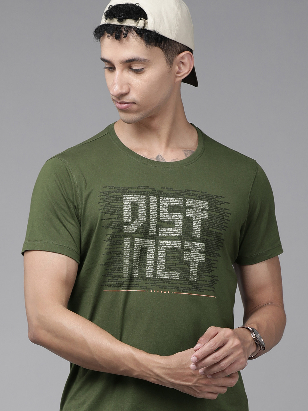 

SPYKAR Men Olive Green Typography Printed Pure Cotton Slim Fit T-shirt