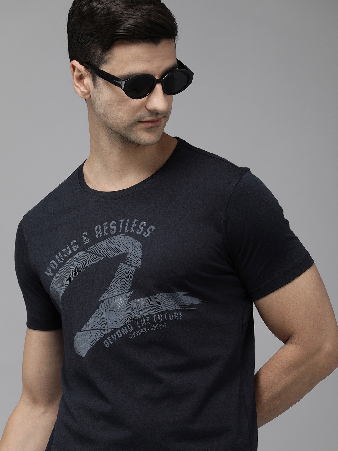 

SPYKAR Men Navy Blue Typography Printed Pure Cotton Slim Fit T-shirt