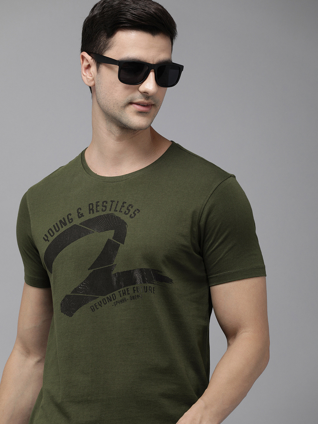 

SPYKAR Men Green & Black Typography Printed Pure Cotton Slim Fit T-shirt