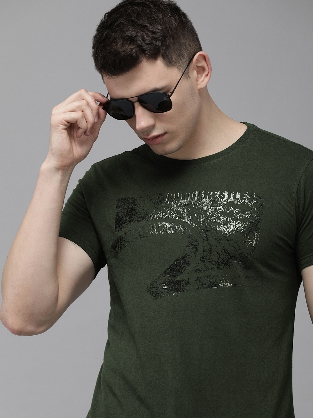 

SPYKAR Men Olive Green & Black Printed Pure Cotton Slim Fit T-shirt