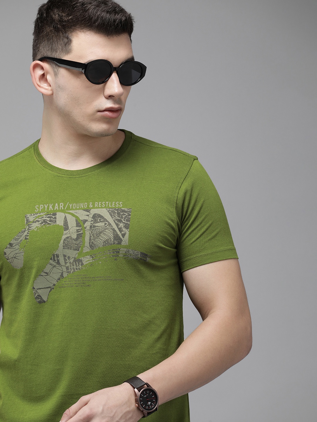 

SPYKAR Men Green Typography Printed Pure Cotton Slim Fit T-shirt