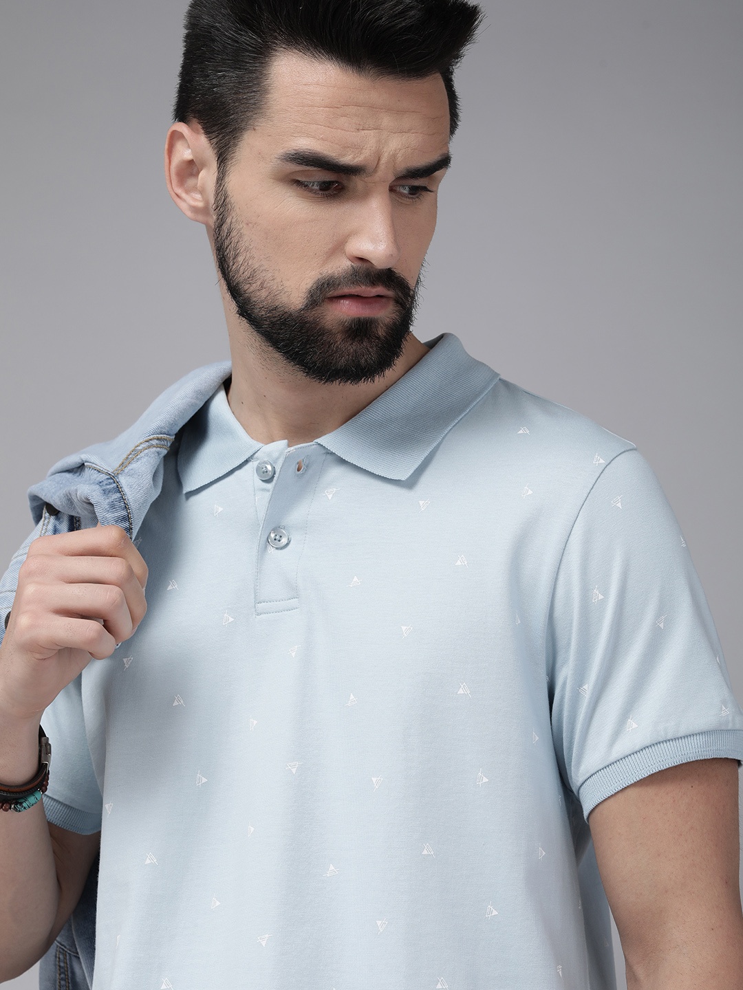 

Roadster Men Blue & White Geometric Printed Pure Cotton T-shirt