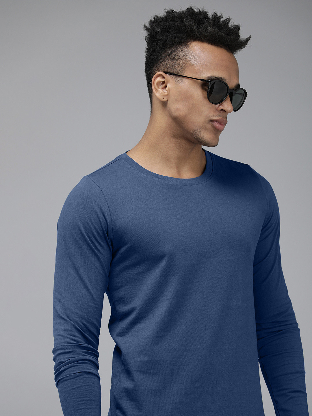 

Roadster Men Blue Muscle Fit T-shirt