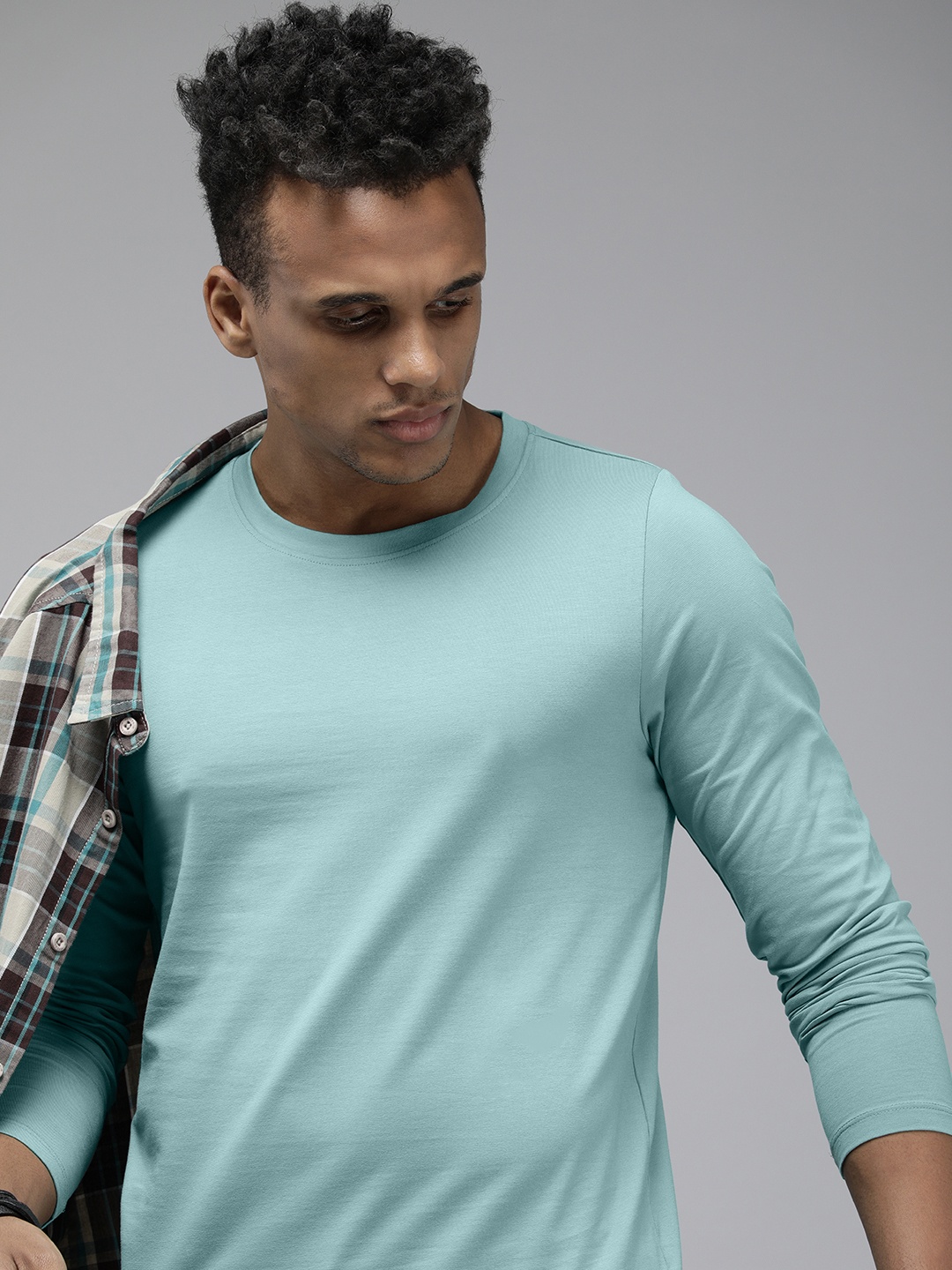 

Roadster Men Blue Solid Muscle Fit T-shirt