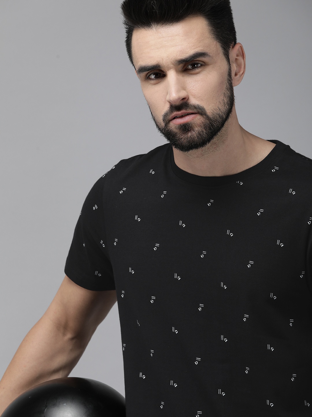 

Roadster Men Black & White Printed Round Neck T-shirt