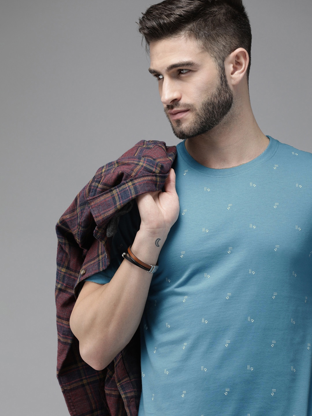 

The Roadster Lifestyle Co Men Blue & White Printed Pure Cotton T-shirt