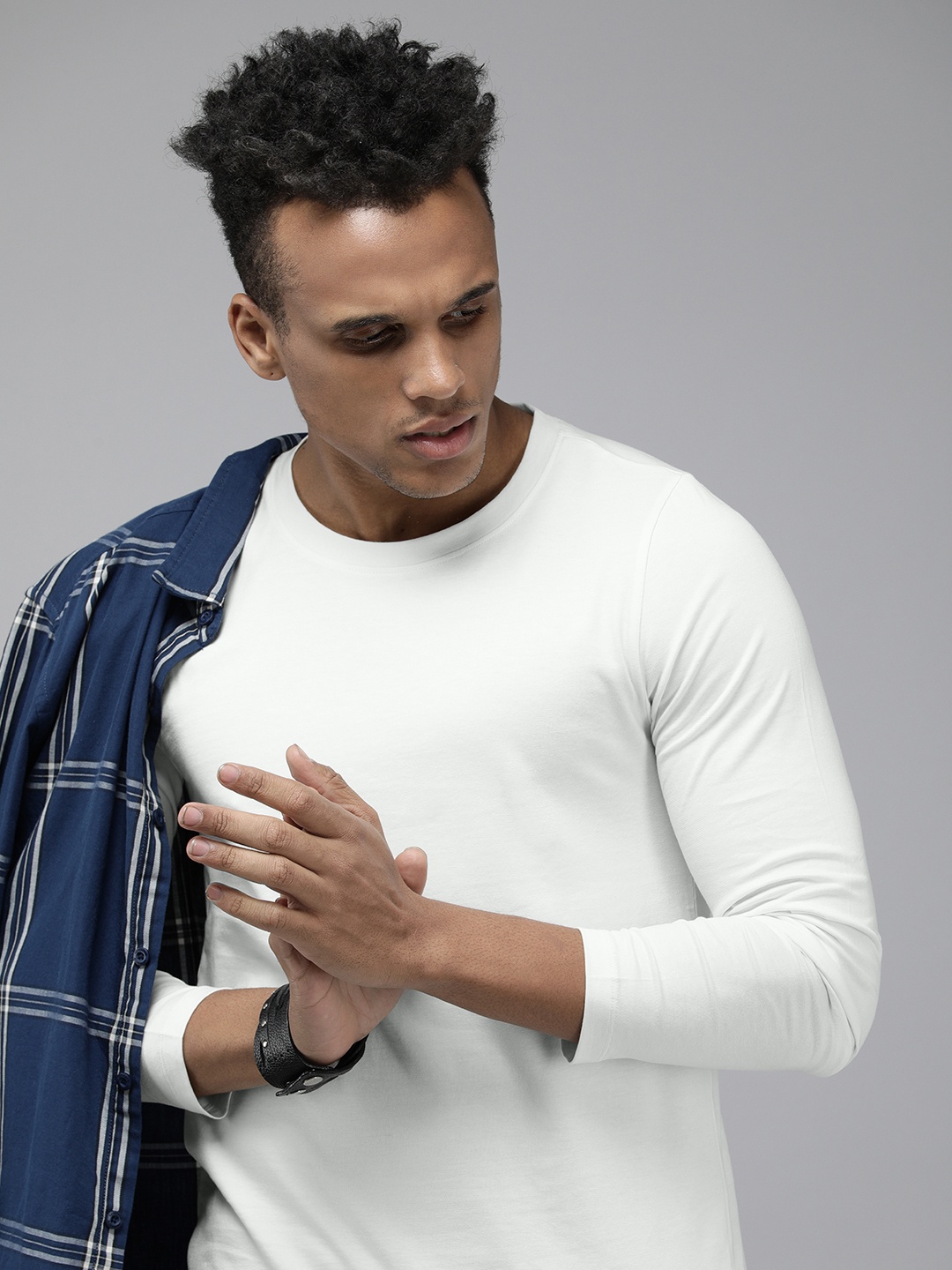 

Roadster Men White Solid Round-Neck Regular Fit Casual T-shirt