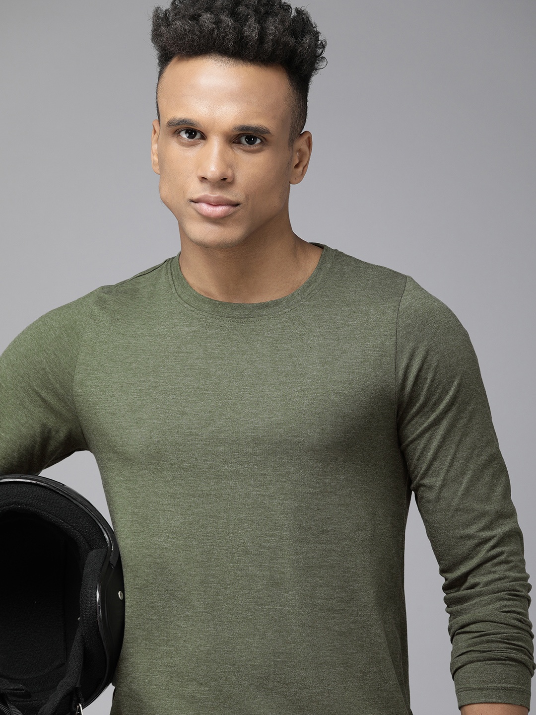 

The Roadster Lifestyle Co Men Olive Green Solid Round-Neck Casual T-shirt