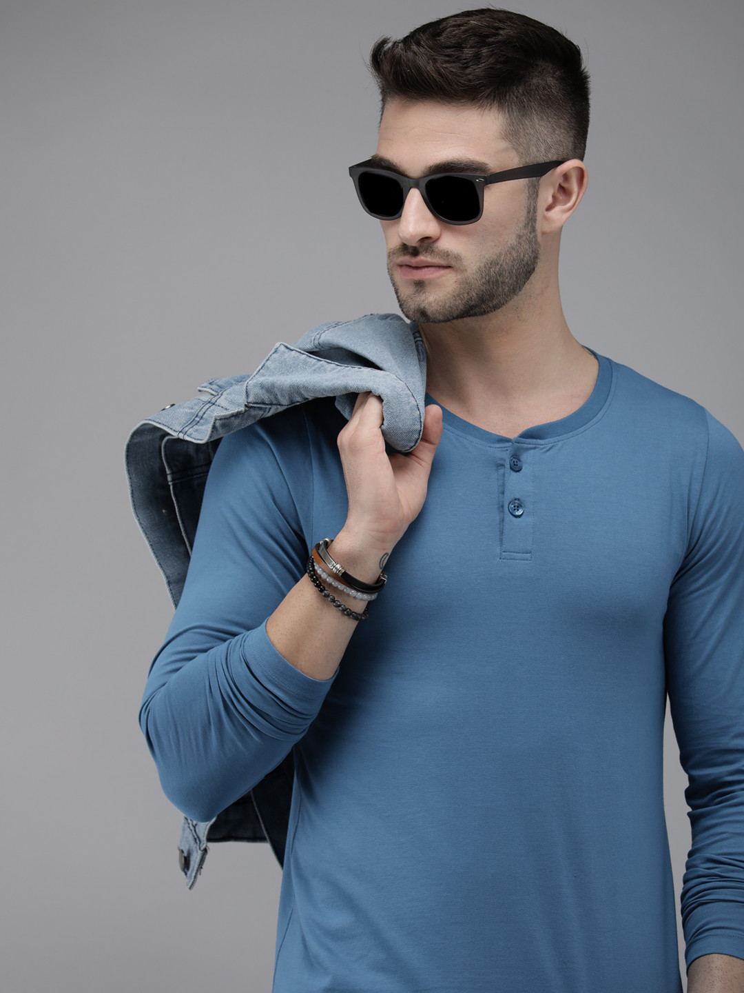 

The Roadster Lifestyle Co Men Blue Shaped Fit Henley Neck T-shirt