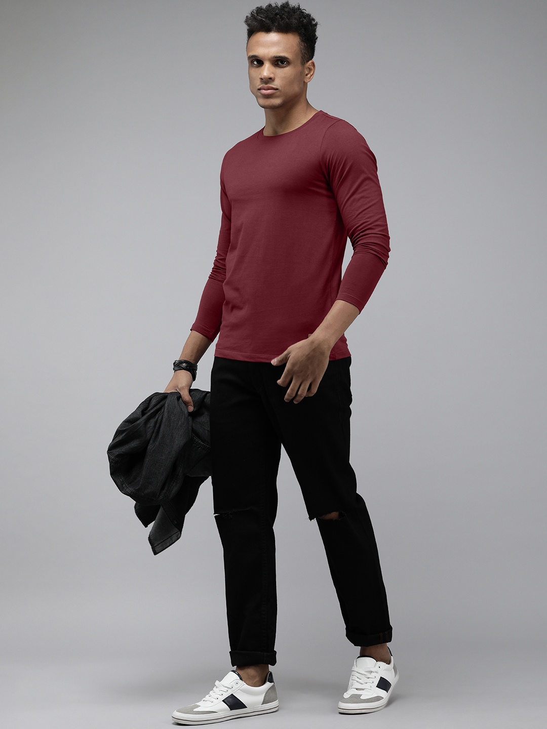 

Roadster Men Maroon Muscle Fit T-shirt