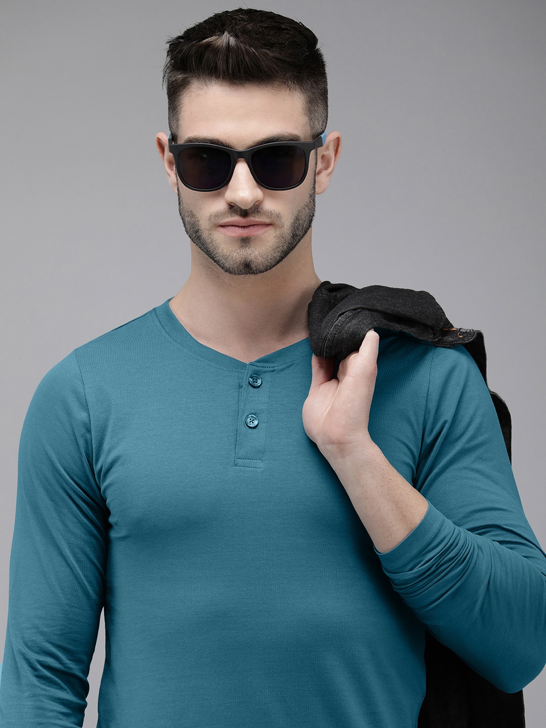 

The Roadster Lifestyle Co Men Teal Blue Shaped Fit Henley Neck T-shirt