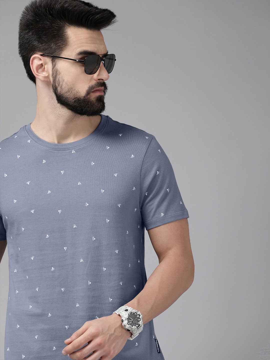 

The Roadster Lifestyle Co Men Grey & White Printed Pure Cotton T-shirt