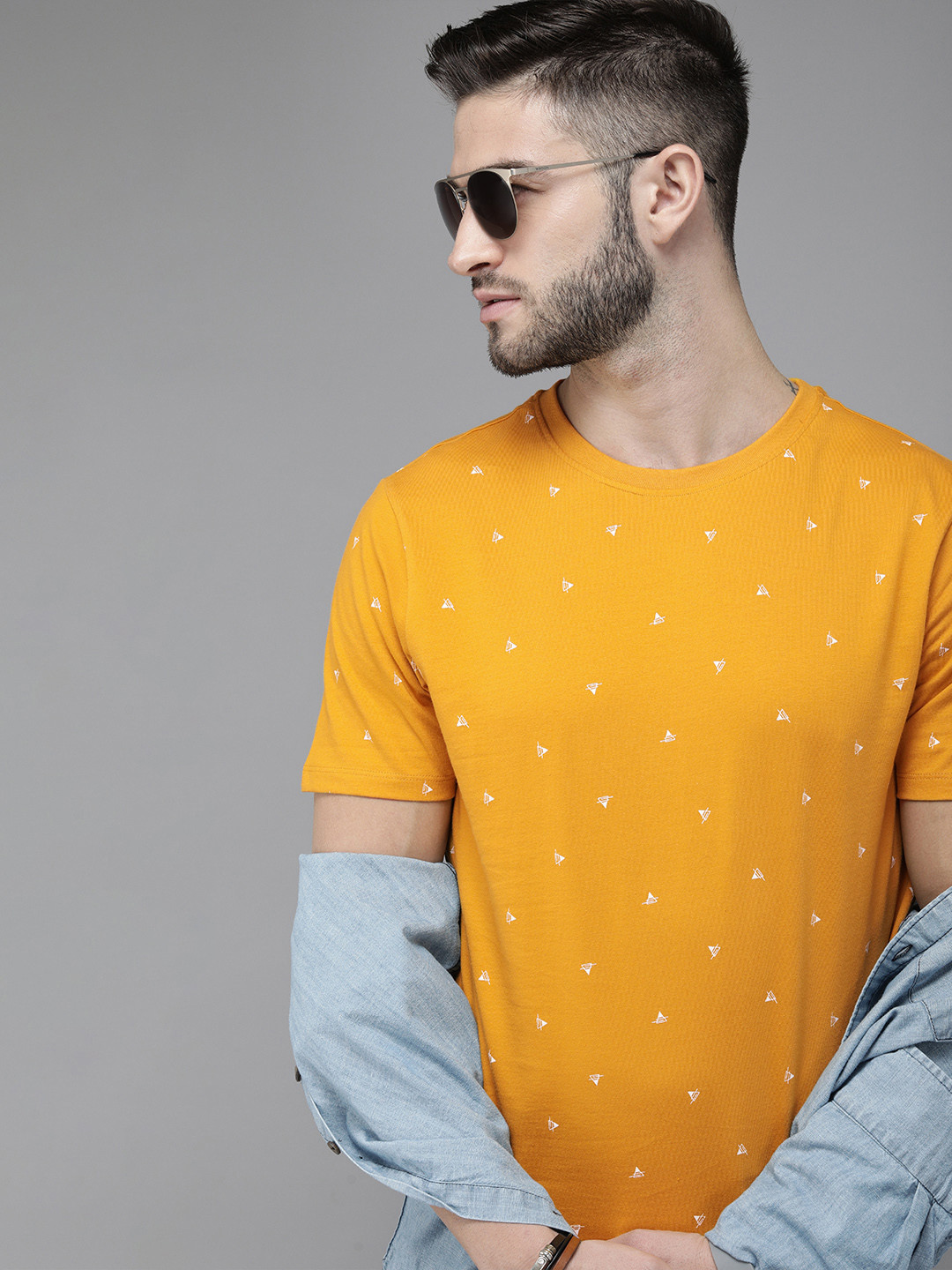 

The Roadster Lifestyle Co Men Mustard Yellow & White Printed Pure Cotton T-shirt