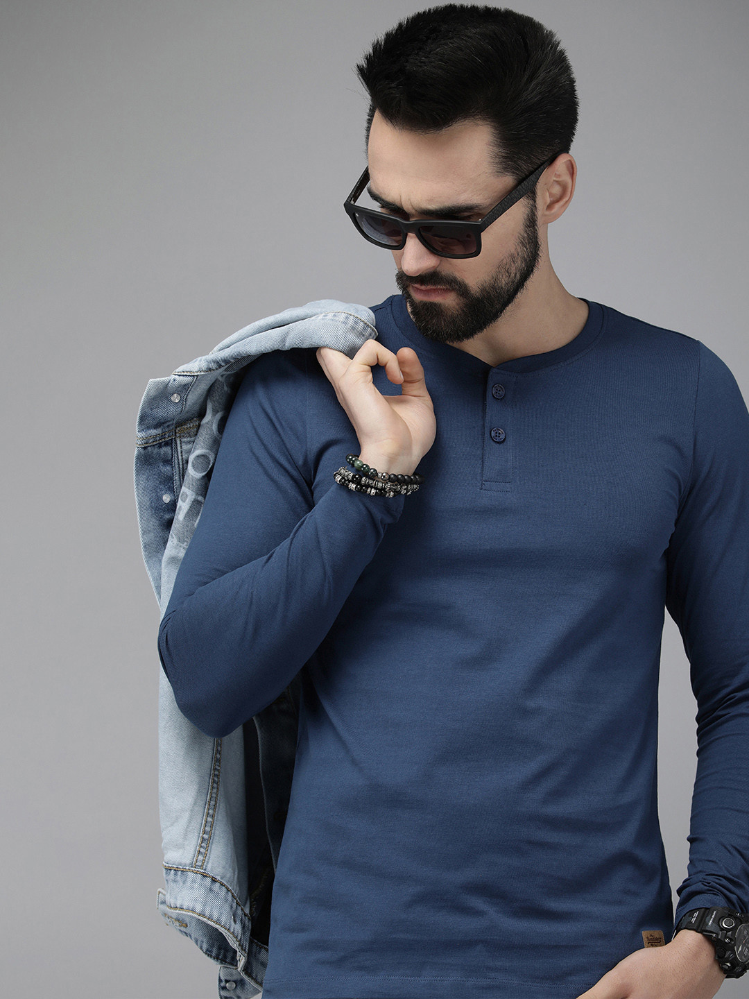 

Roadster Men Navy Blue Solid Henley Neck Regular Sleeves Indigo Applique Shape Fit T-shirt