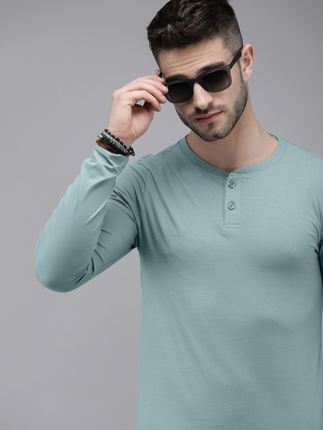 

The Roadster Lifestyle Co Men Sea Green Henley Neck Shaped Fit T-shirt