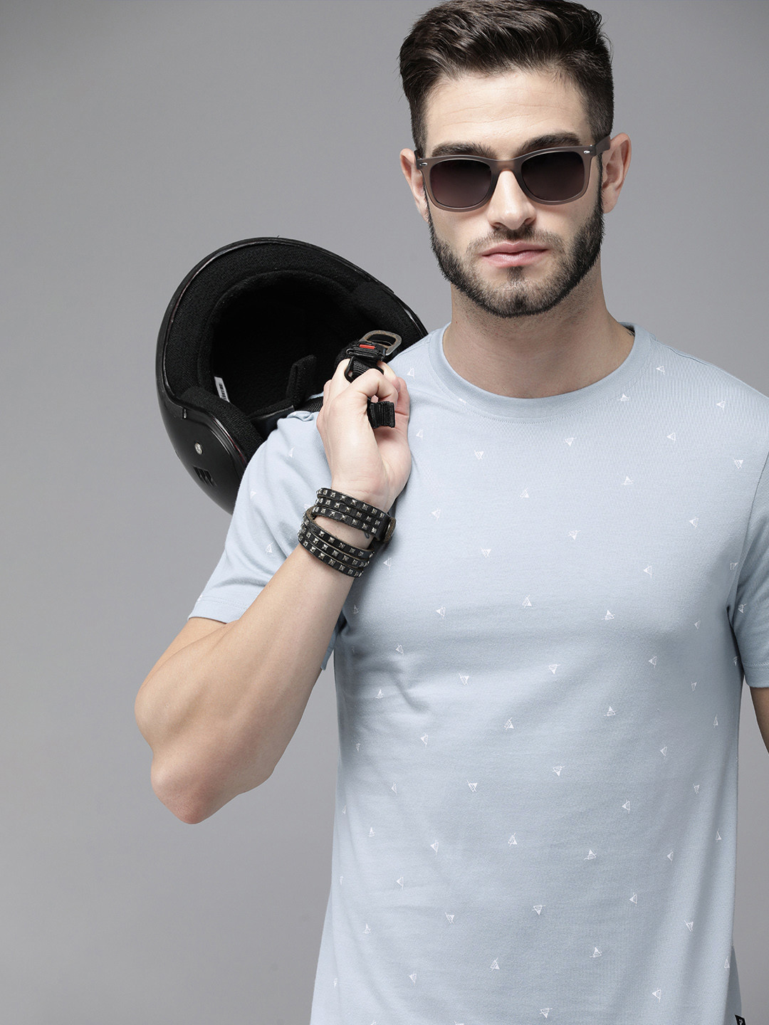 

The Roadster Lifestyle Co Men Light Blue Geometric Printed Pure Cotton Casual T-shirt