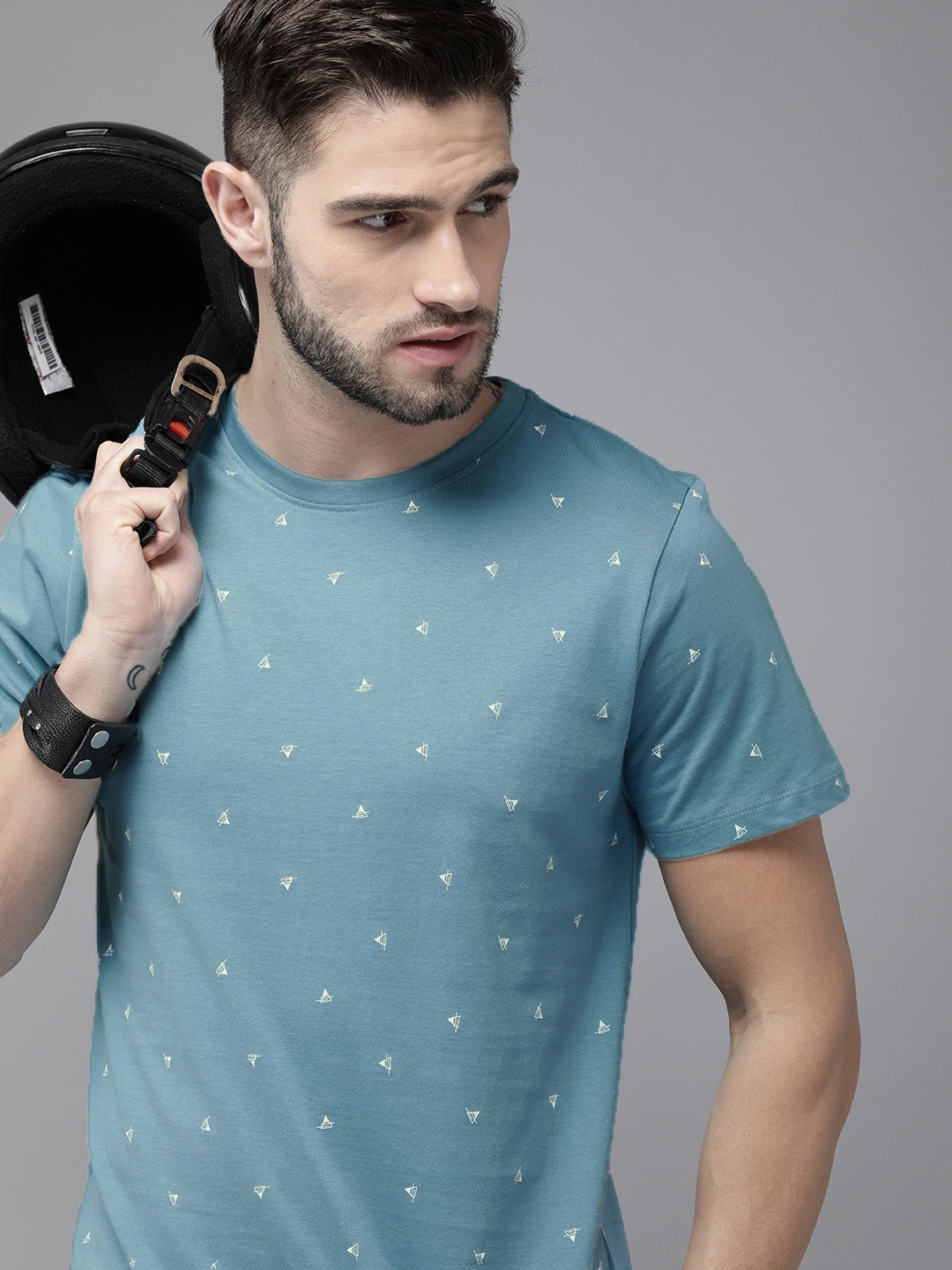 

The Roadster Lifestyle Co Men Blue & White Printed Pure Cotton T-shirt
