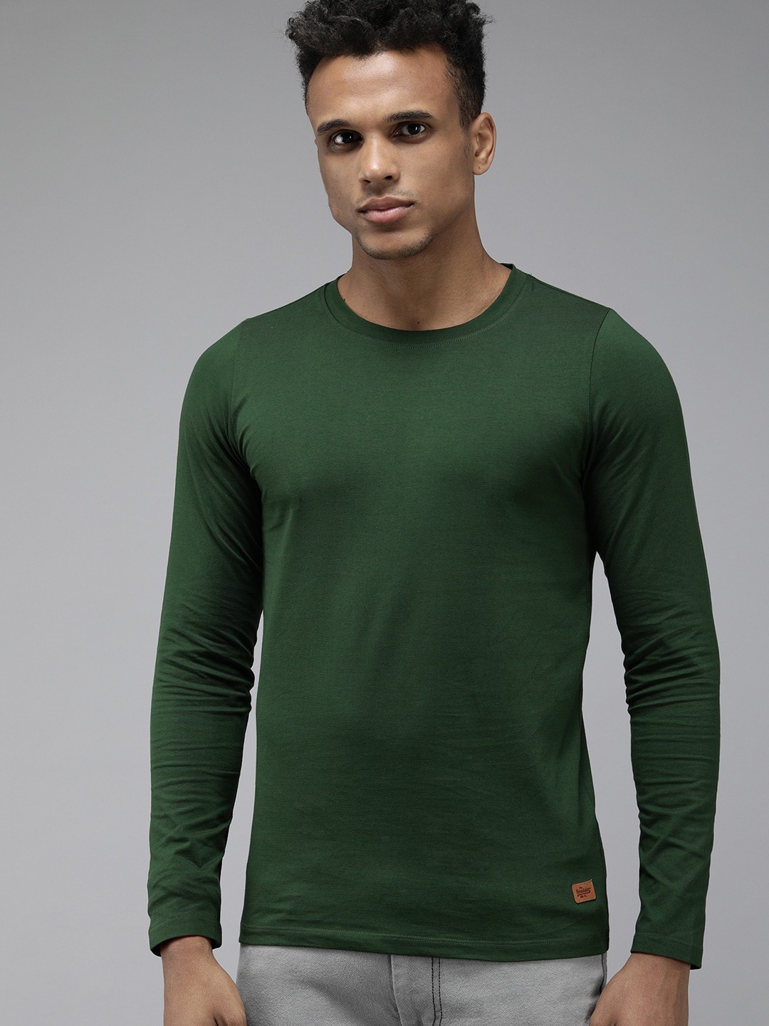 

The Roadster Lifestyle Co Men Green Solid Round Neck Muscle Fit T-shirt