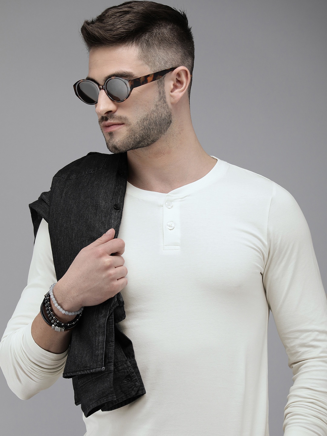 

The Roadster Lifestyle Co Men Off White Shaped Fit Henley Neck T-shirt