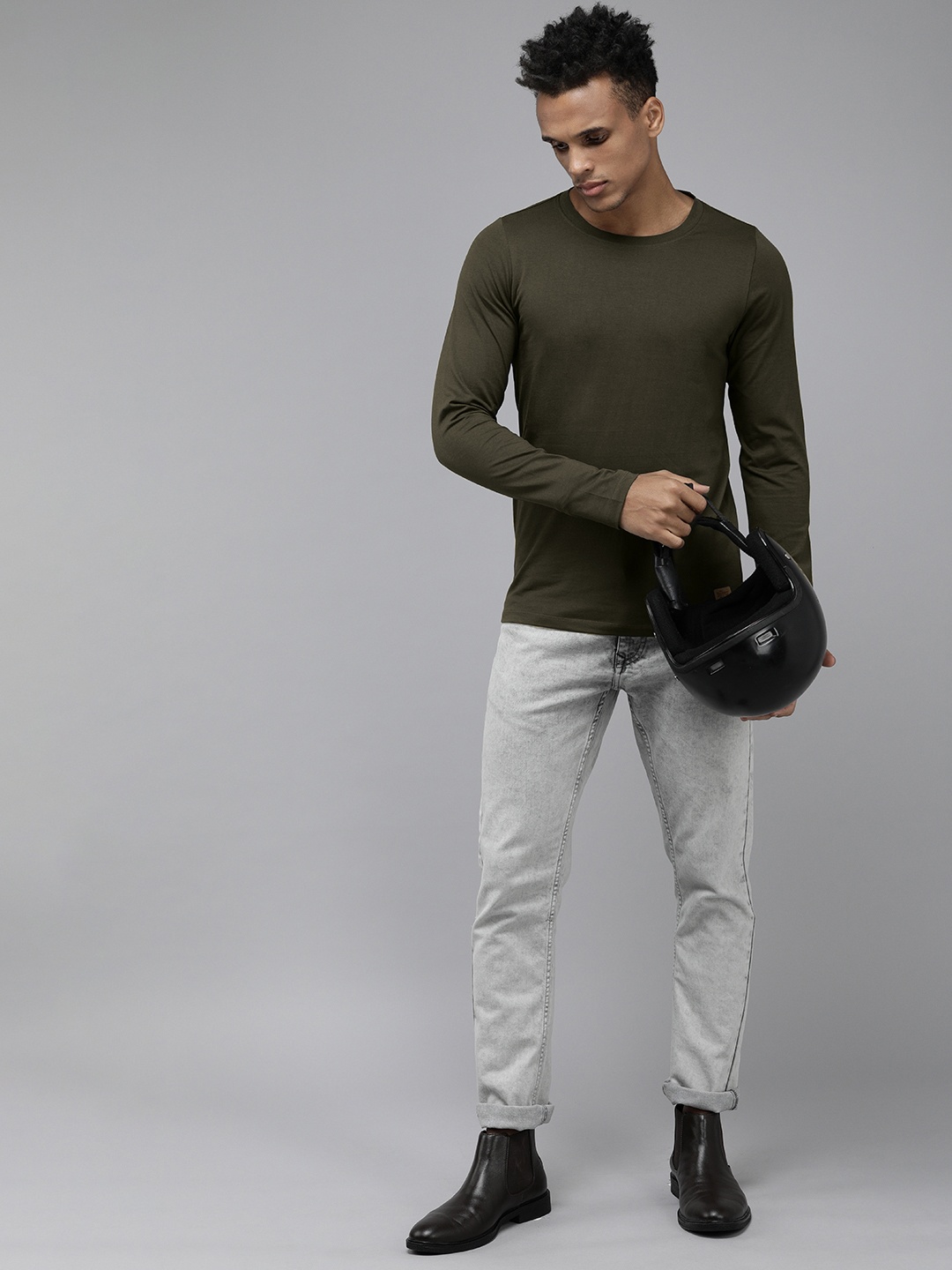 

Roadster Men Olive Green Solid Round-Neck Regular Fit Casual Muscle Fit T-shirt