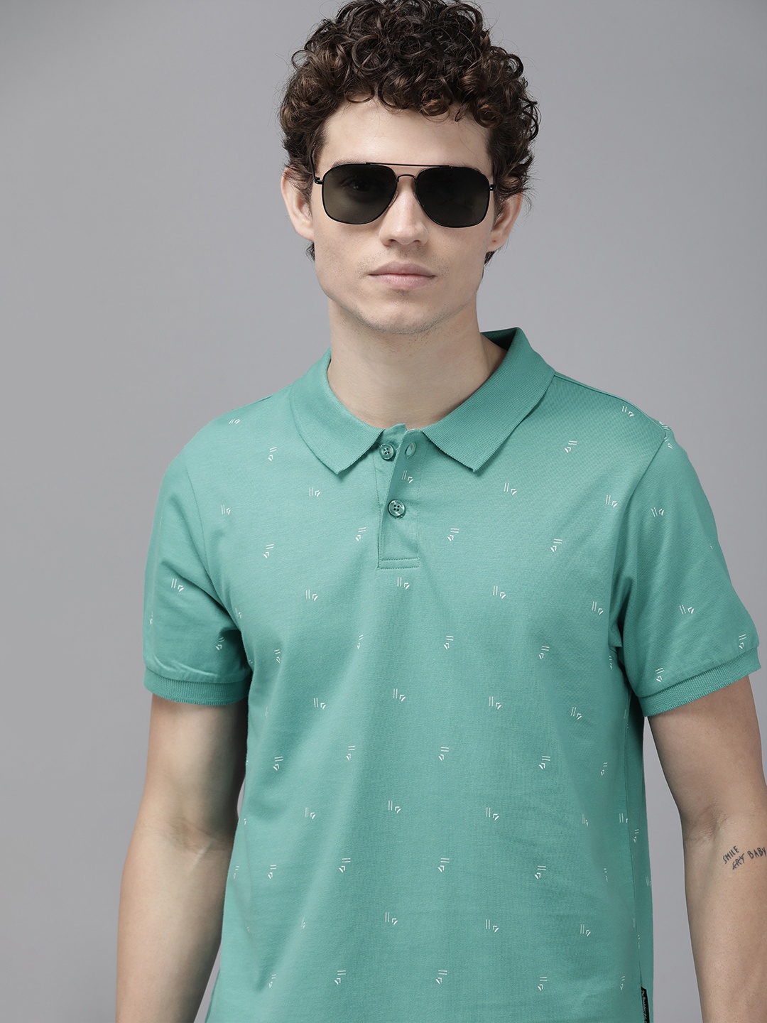 

Roadster Men Turquoise Blue & White Geometric Printed Pure Cotton T-shirt
