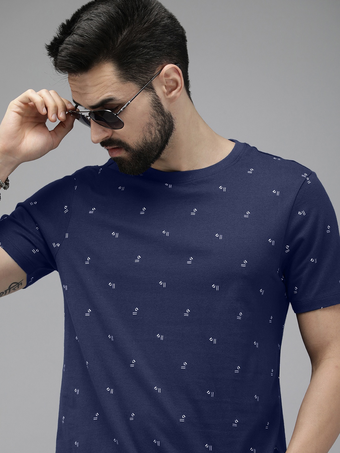 

The Roadster Lifestyle Co. Men Blue Geometric Printed Pure Cotton Casual T-shirt