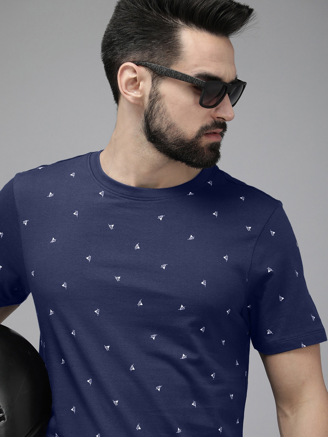 

The Roadster Lifestyle Co. Men Blue Geometric Printed Pure Cotton Casual T-shirt
