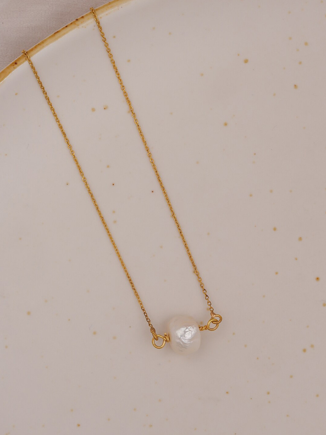 

Queen Be Gold-Toned & White Brass Gold-Plated Chain
