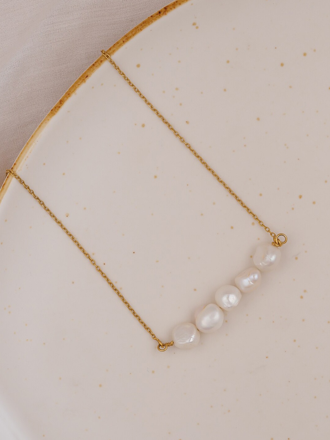 

Queen Be Women White Necklace and Chain