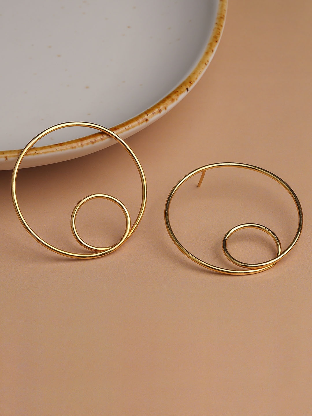 

Queen Be Gold-Toned Contemporary Hoop Earrings
