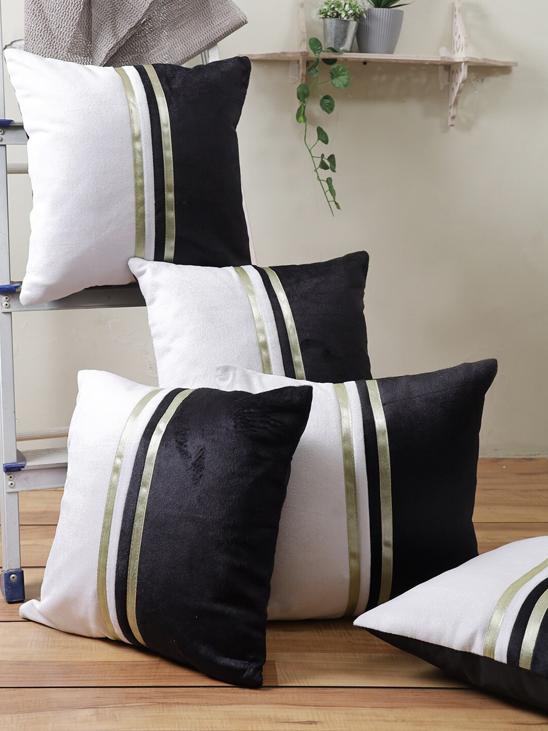 

ROMEE Black & White Set of 5 Striped Square Cushion Covers