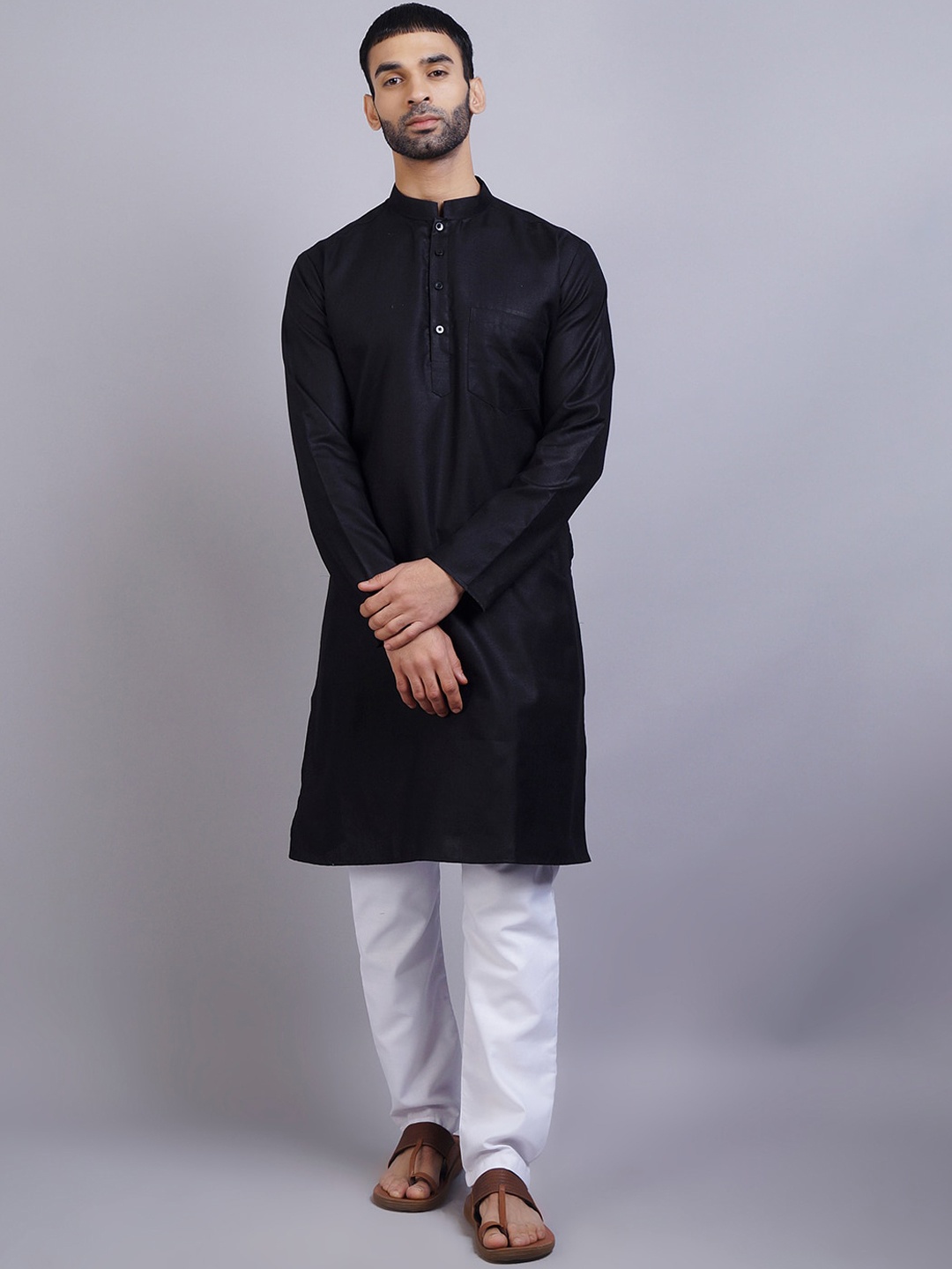 

GRACIT Men Black & White Cotton Silk Kurta with Pyjamas
