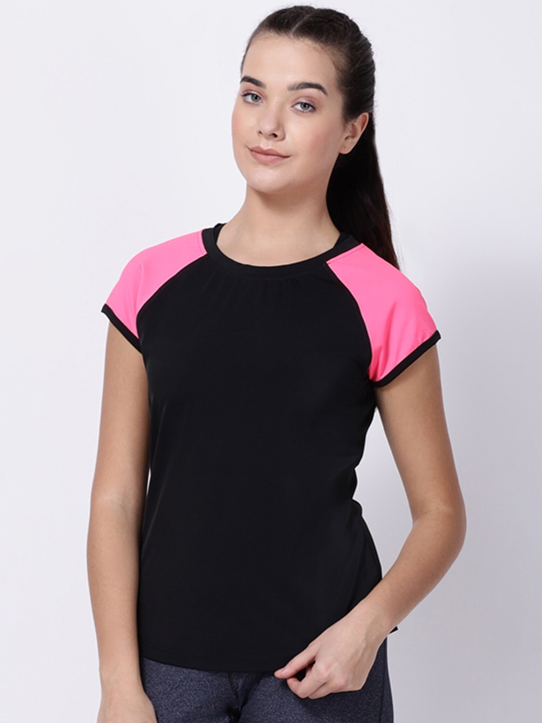 

STUDIOACTIV Women Black Colourblocked T-shirt