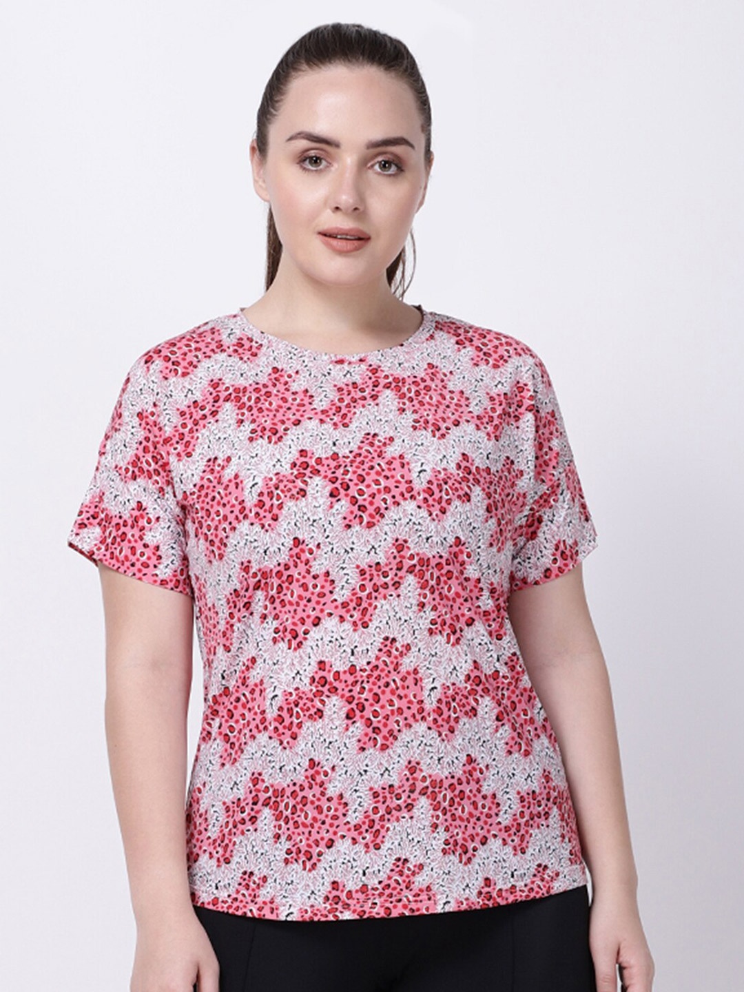 

STUDIOACTIV Women Pink & White Floral Printed T-shirt