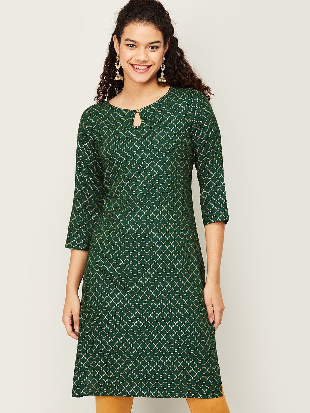 

Melange by Lifestyle Women Green & Gold-Toned Geometric Printed Keyhole Neck Kurta