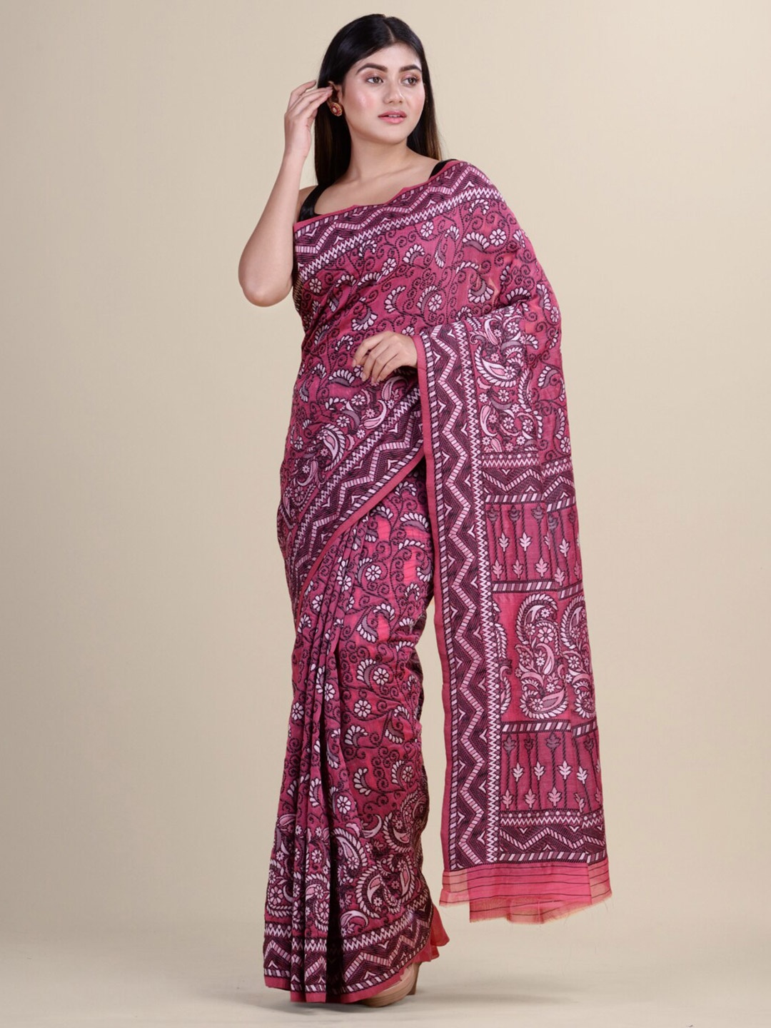 

Laa Calcutta Pink & Black Floral Printed Saree