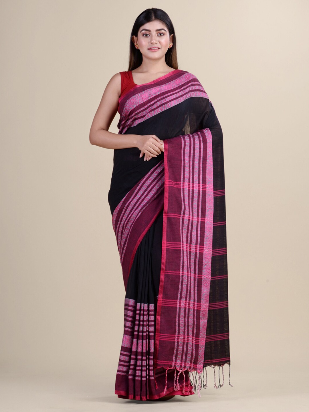 

Laa Calcutta Black & Burgundy Silk Cotton Jamdani Saree