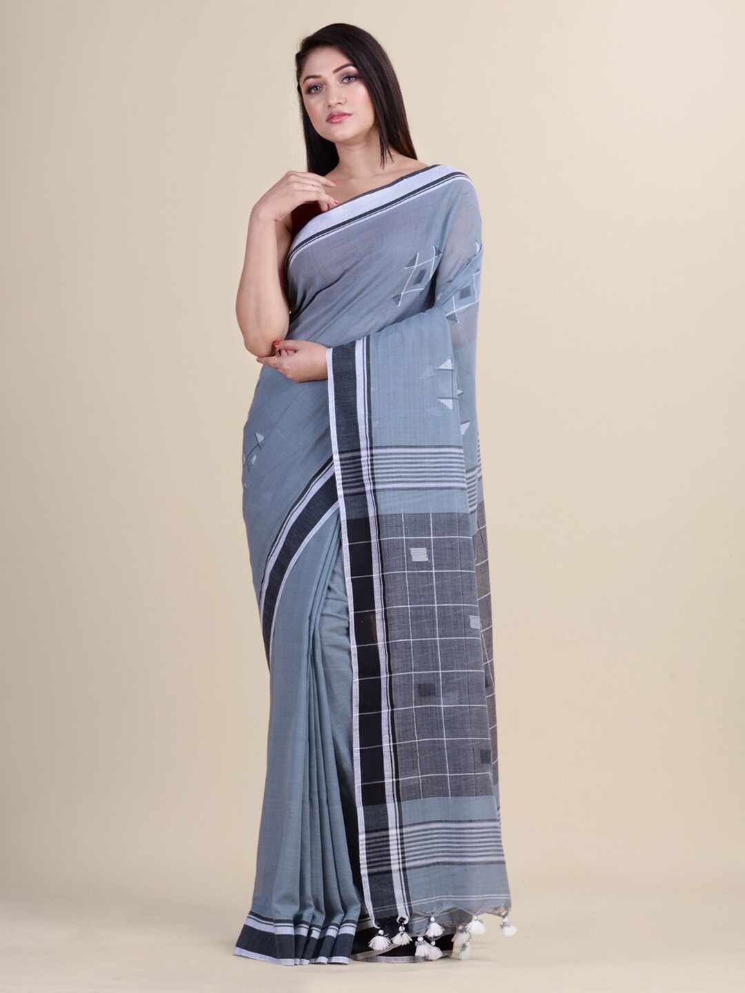 

Laa Calcutta Grey & Black Silk Cotton Jamdani Saree