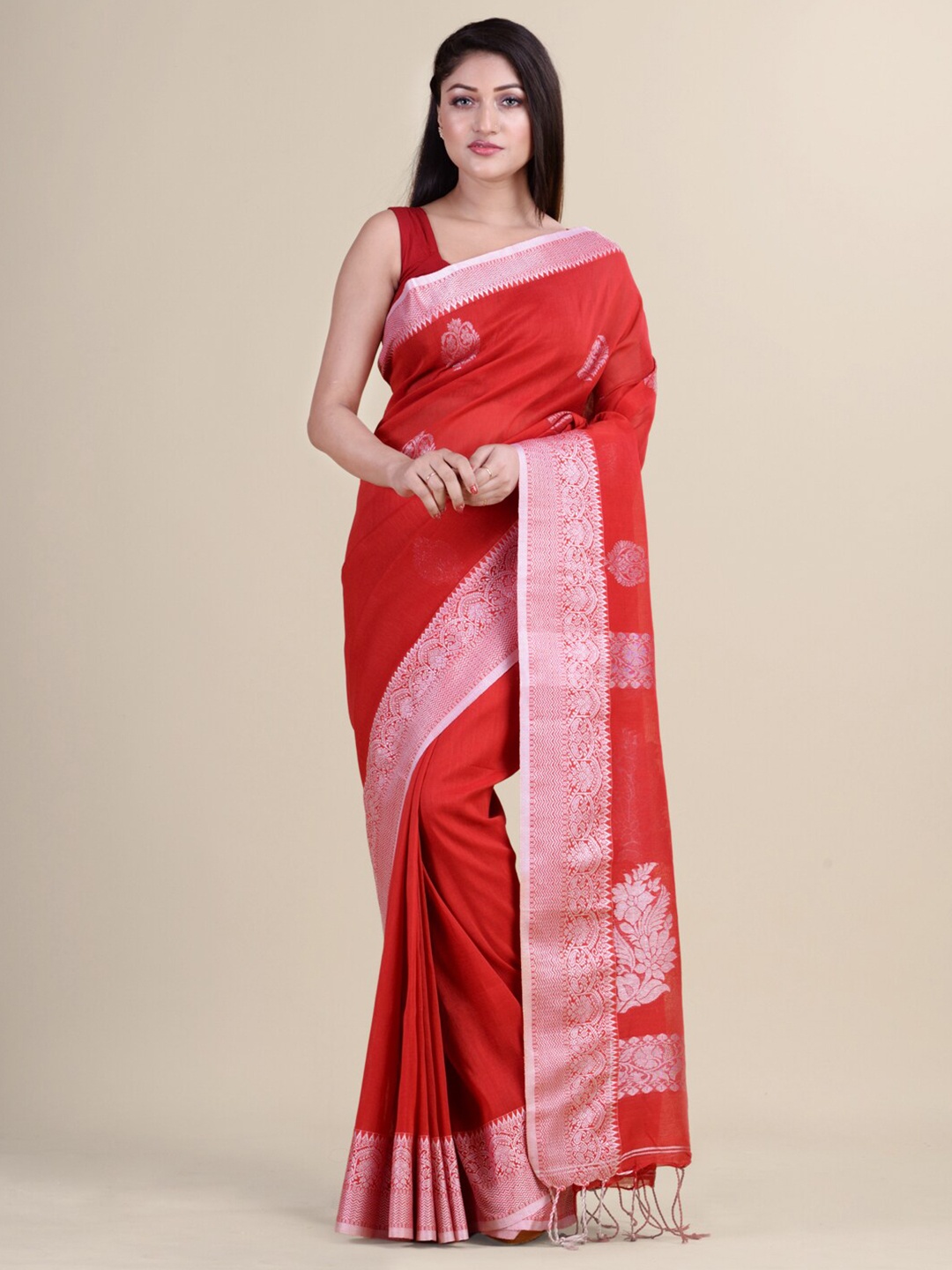 

Laa Calcutta Red & Silver-Toned Ethnic Motifs Silk Cotton Jamdani Saree