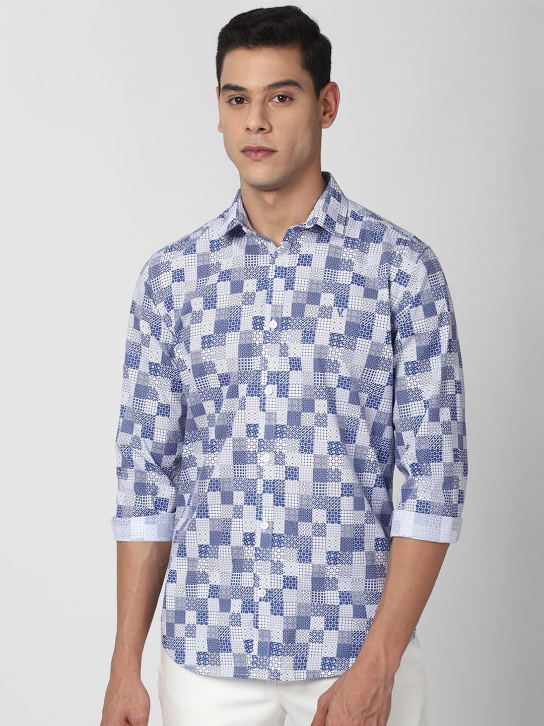 

V Dot Men Navy Blue Graphic Printed Slim Fit Pure Cotton Casual Shirt