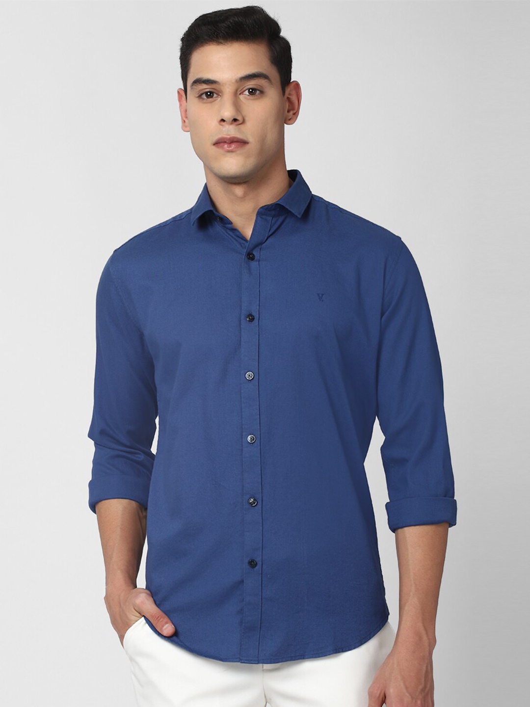 

V Dot Men Blue Solid Slim Fit Pure Cotton Casual Shirt