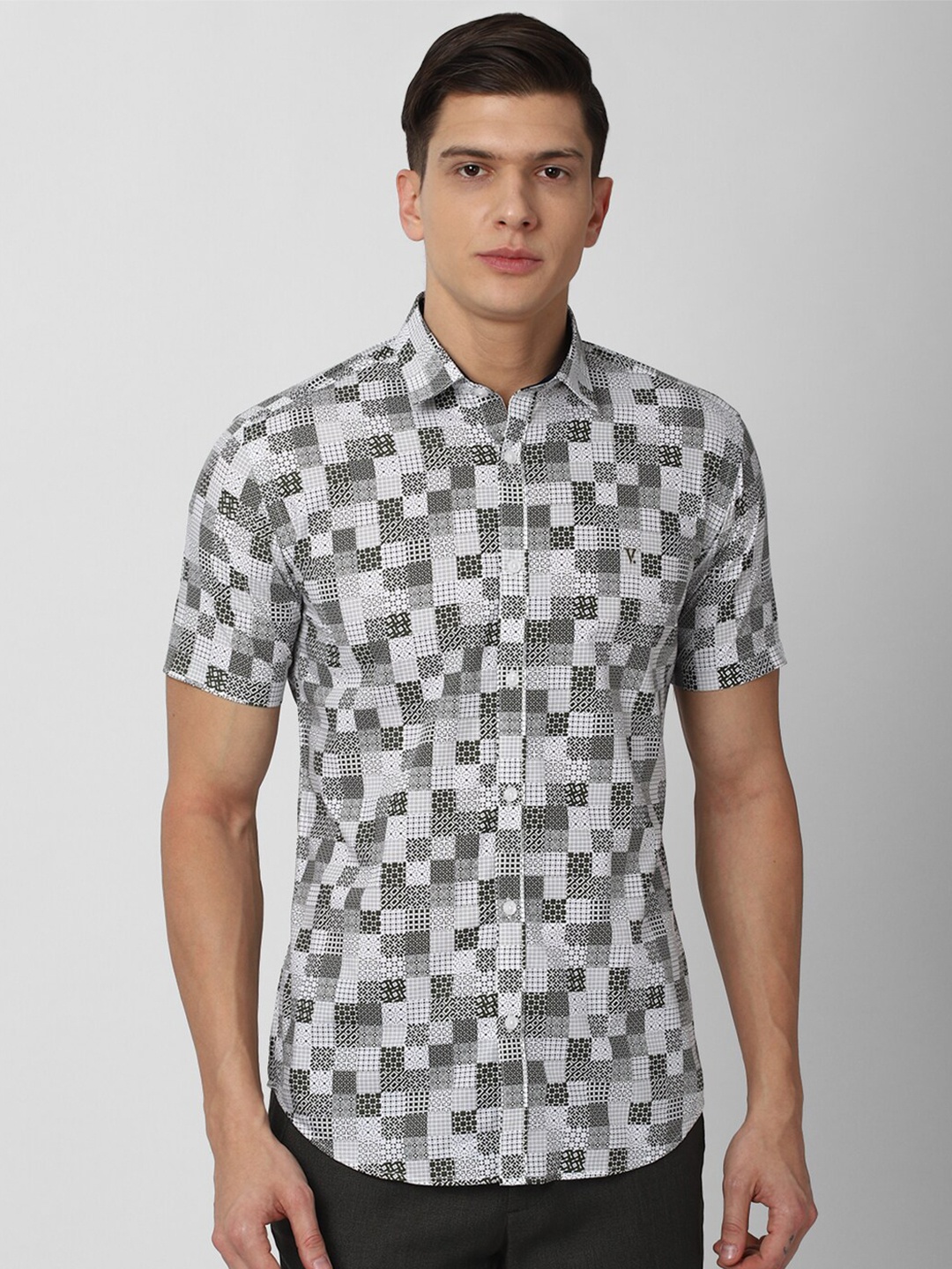 

V Dot Men Grey Slim Fit Geometric Printed Pure Cotton Casual Shirt