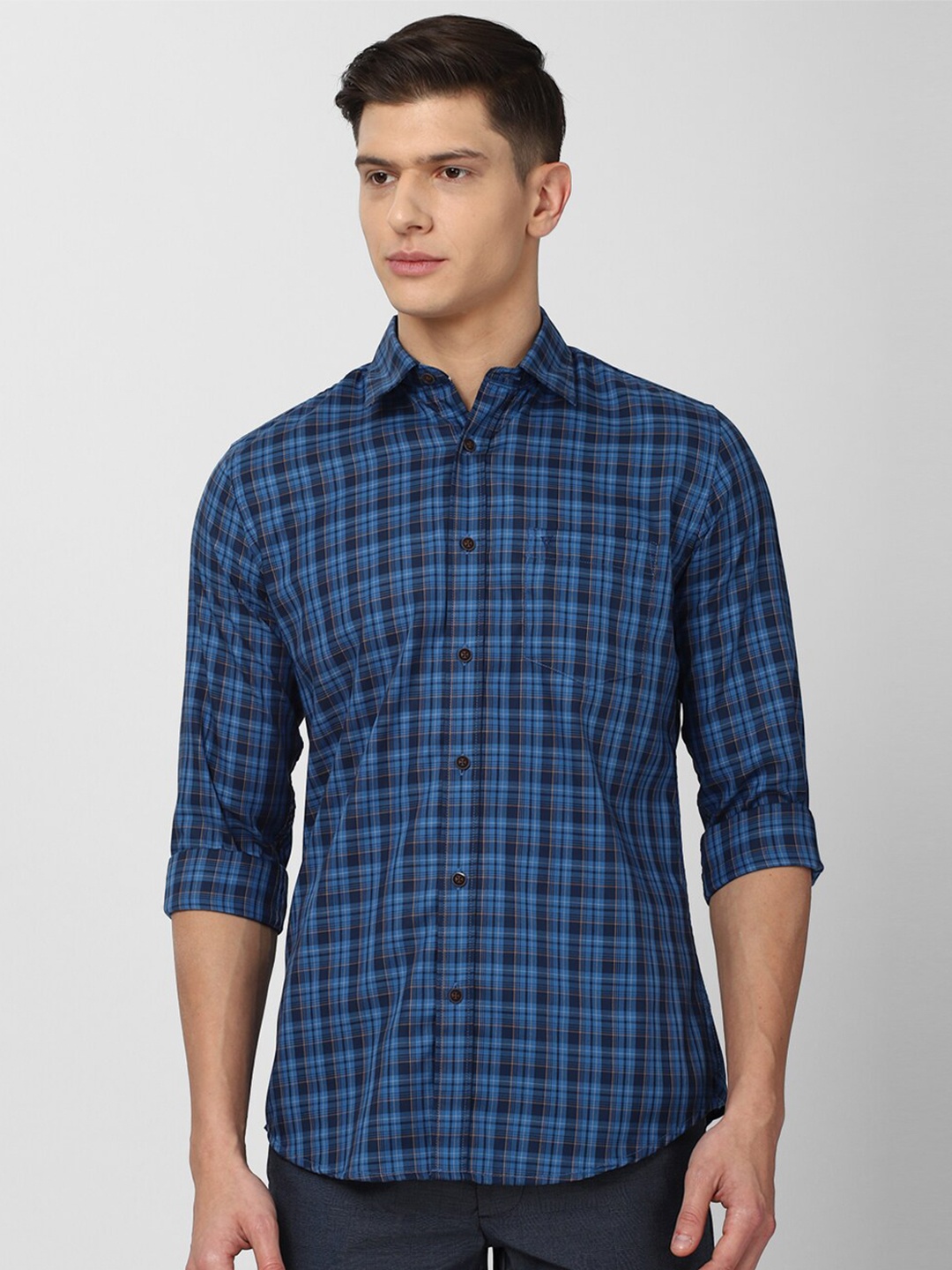 

Van Heusen Sport Men Blue Slim Fit Checked Cotton Casual Shirt