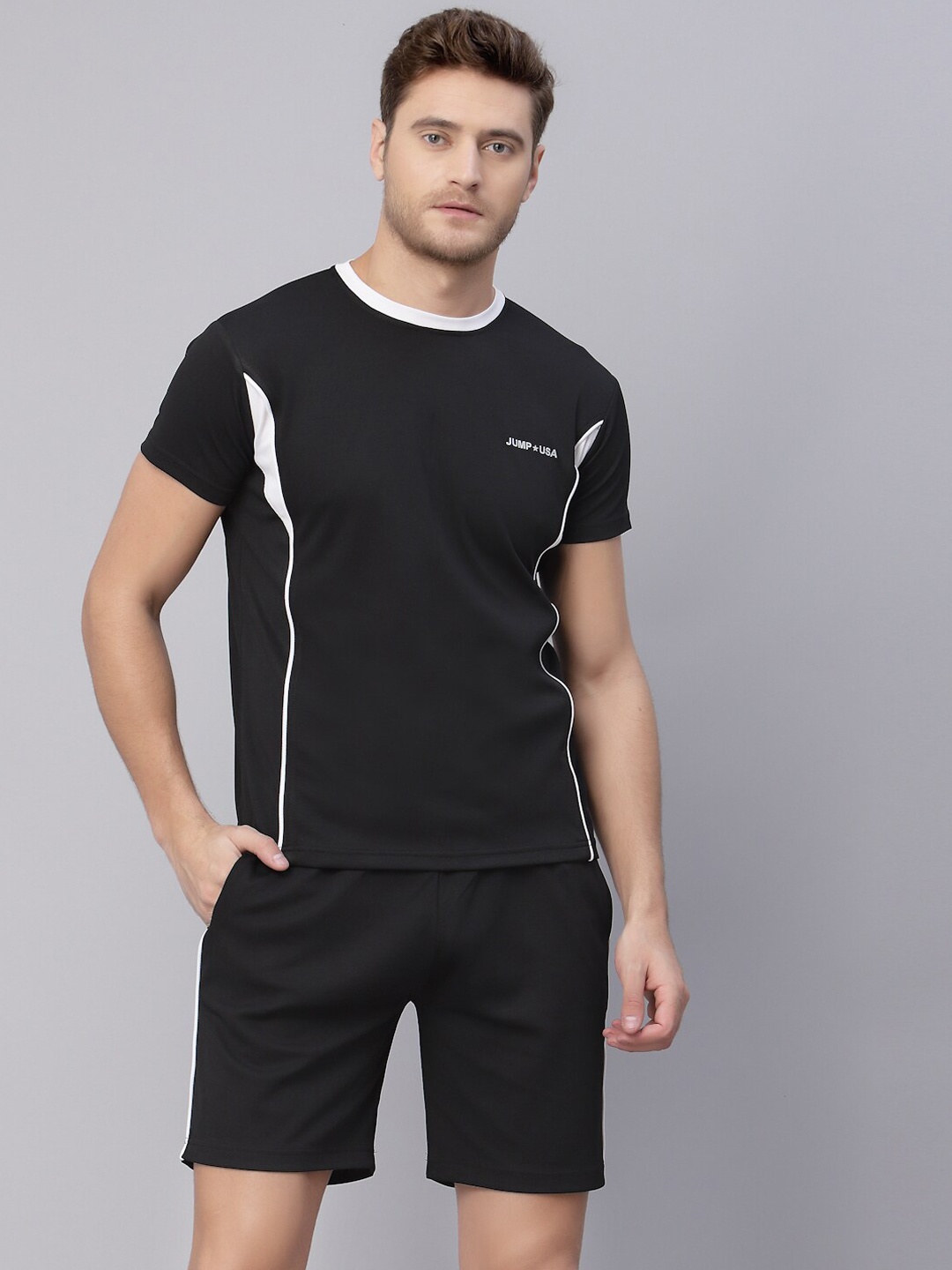 

JUMP USA Men Black & White Solid T-Shirt With Shorts