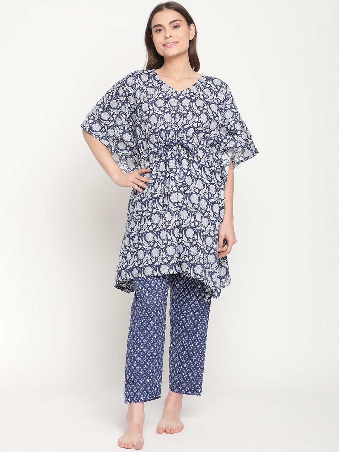 

TAG 7 Women Blue & White Floral Printed Kaftan Night suits