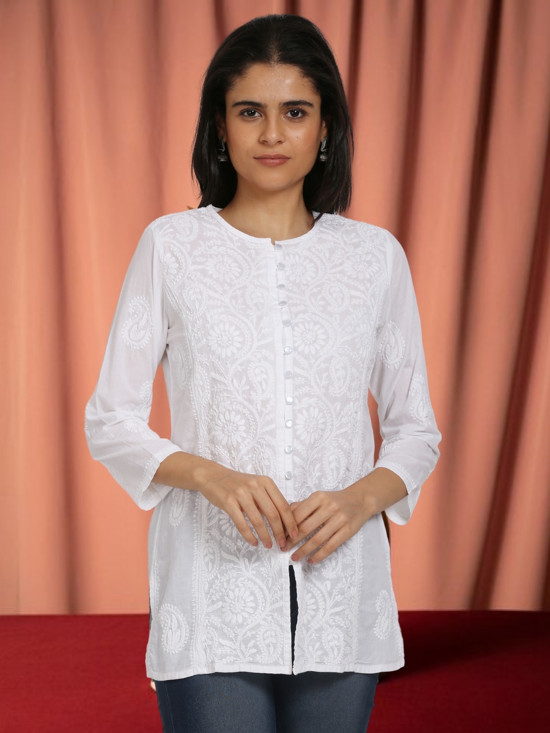 

PARAMOUNT CHIKAN White Embroidered Chikankari Pure Cotton Kurti