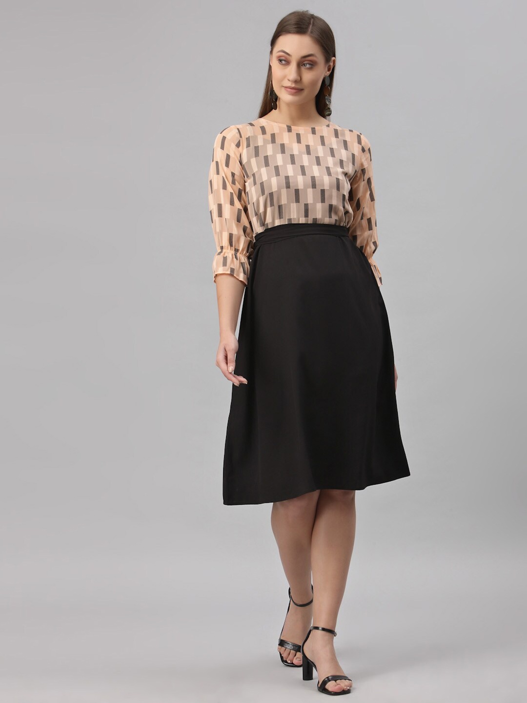 

Selvia Peach-Coloured & Black Crepe A-Line Dress