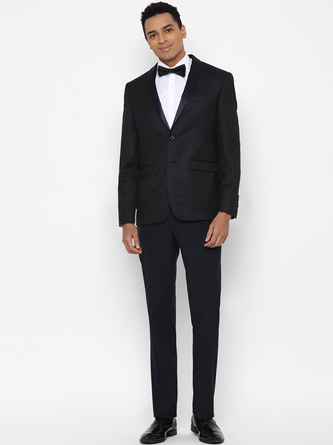 

Allen Solly Men Black Solid Slim-Fit Single-Breasted Two-Piece Party Suit