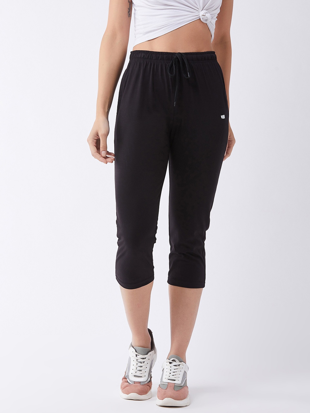 

Modeve Women Black Solid Mid-Rise Regular Fit Capris