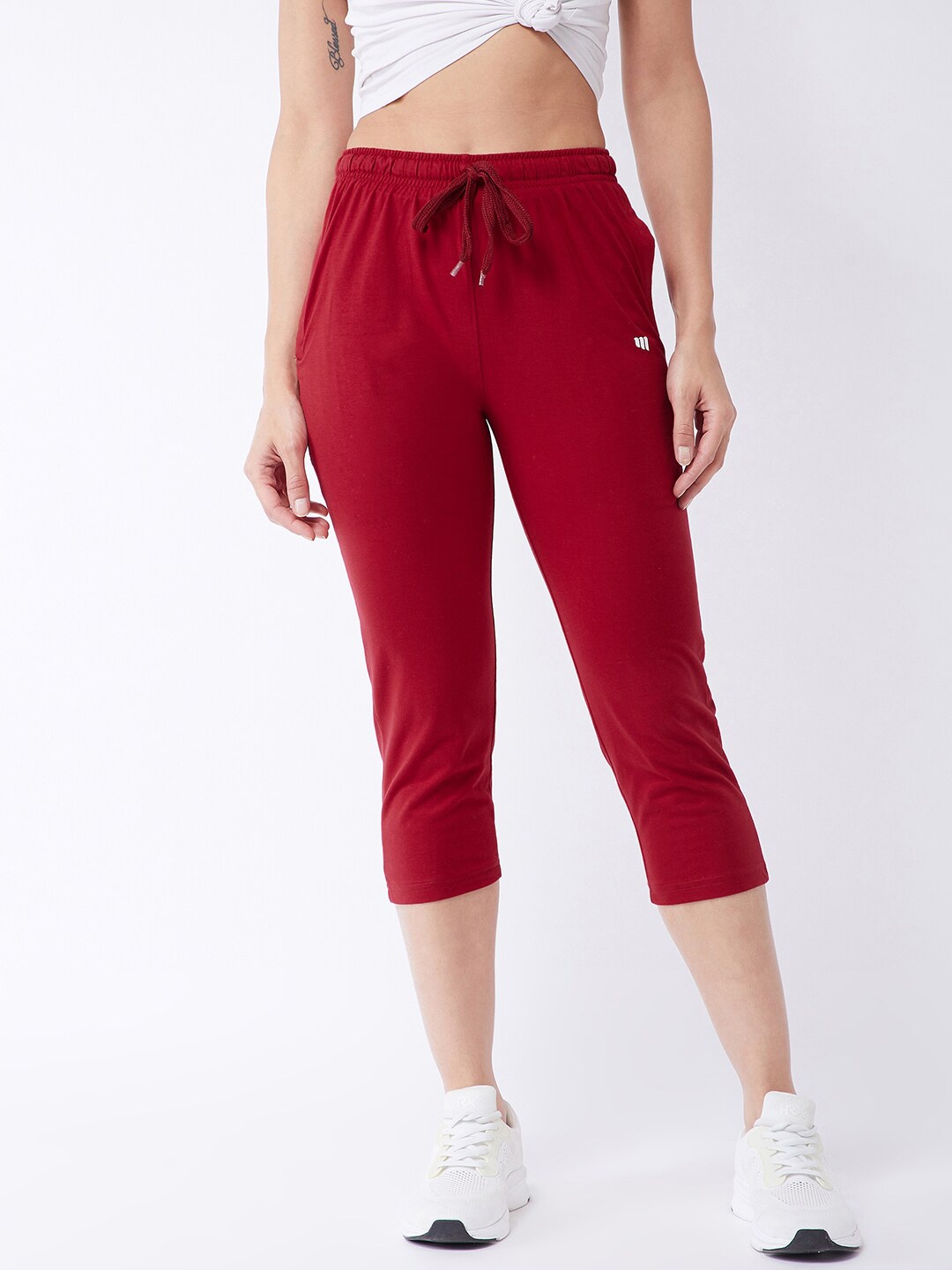 

Modeve Women Red Solid Regular Fit Capris